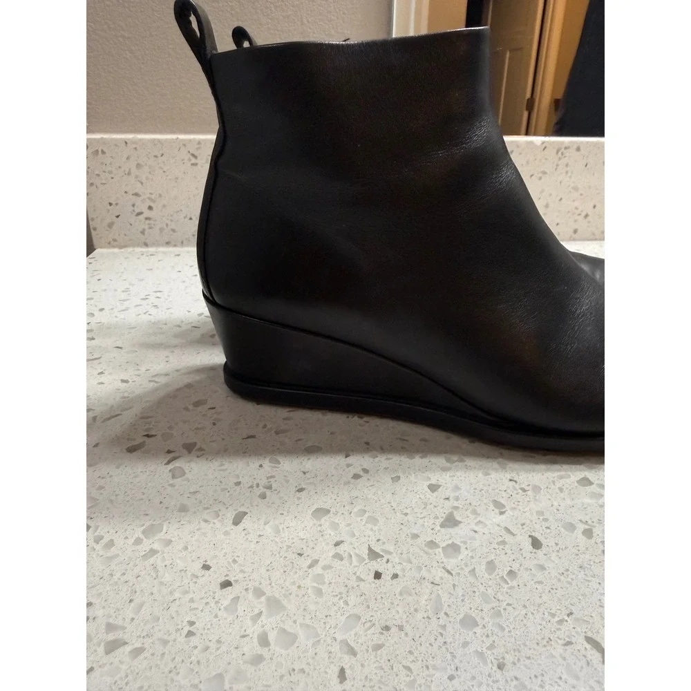 ECCO Wedge Ankle Boots Black EUC Soft Leather Side Zip Comfort Size 40 US 9-9.5